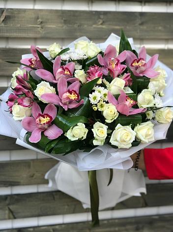 Букет цветов из: Розы и Хризантемы в Новоспасском