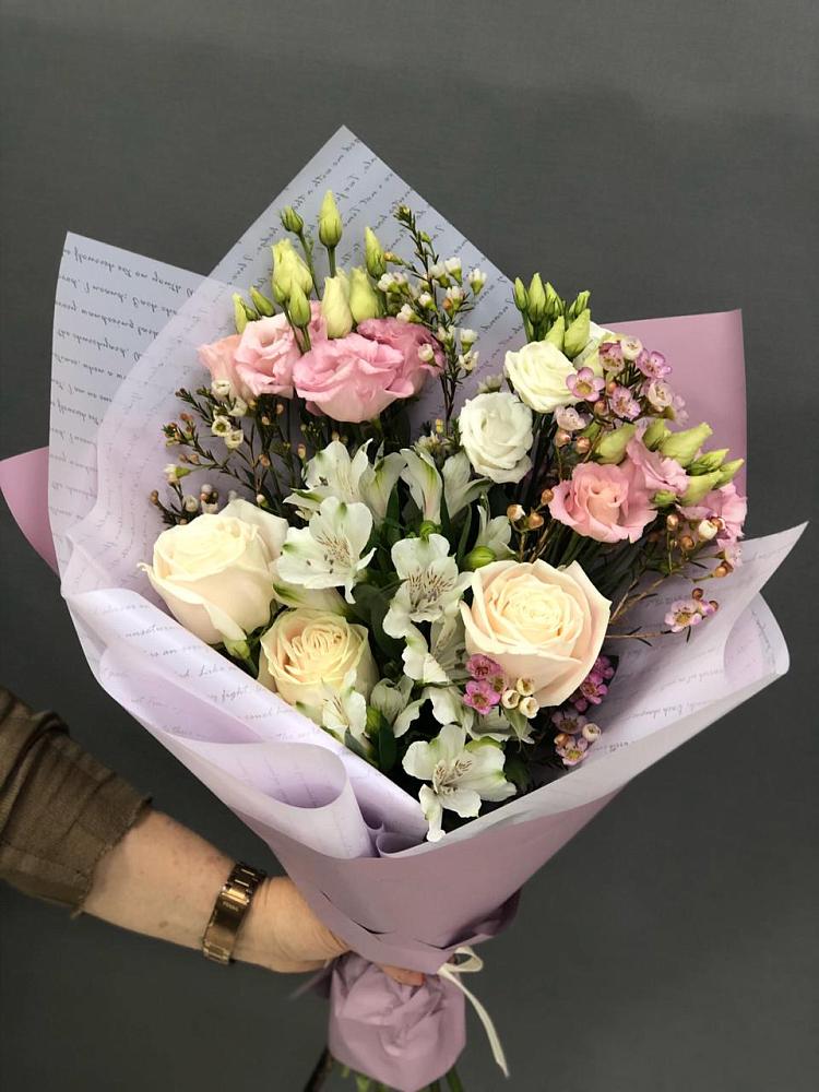 Букет цветов из: Альстромерии, Розы и Лизиантусы в Новоспасском