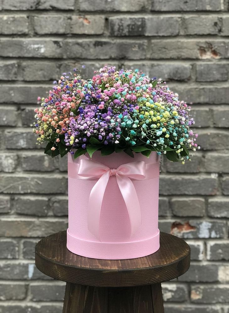 Цветочная композиция из Гипсофила и Розы в шляпной коробке в Новоспасском