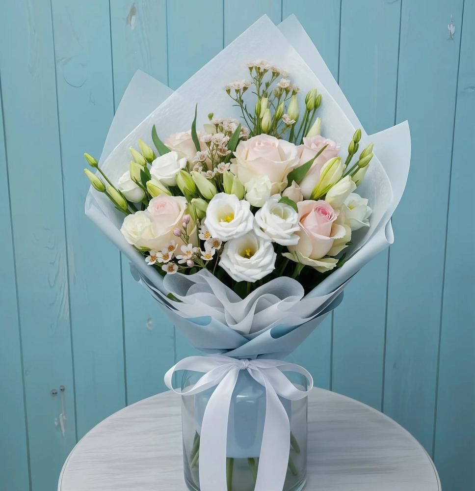 Букет цветов из: Розы и Лизиантусы в Новоспасском