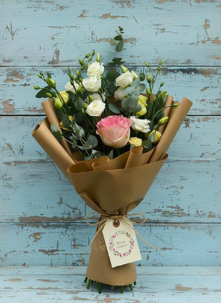 Букет цветов из: Розы и Лизиантусы в Новоспасском