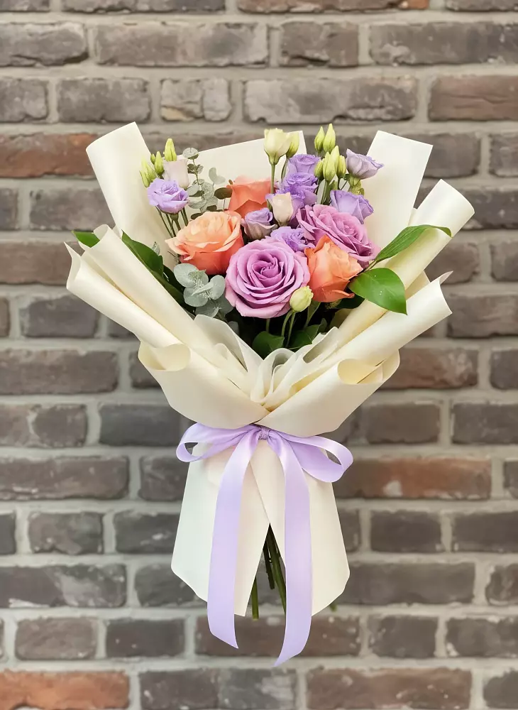 Букет цветов из: Лизиантусы и Розы в Новоспасском