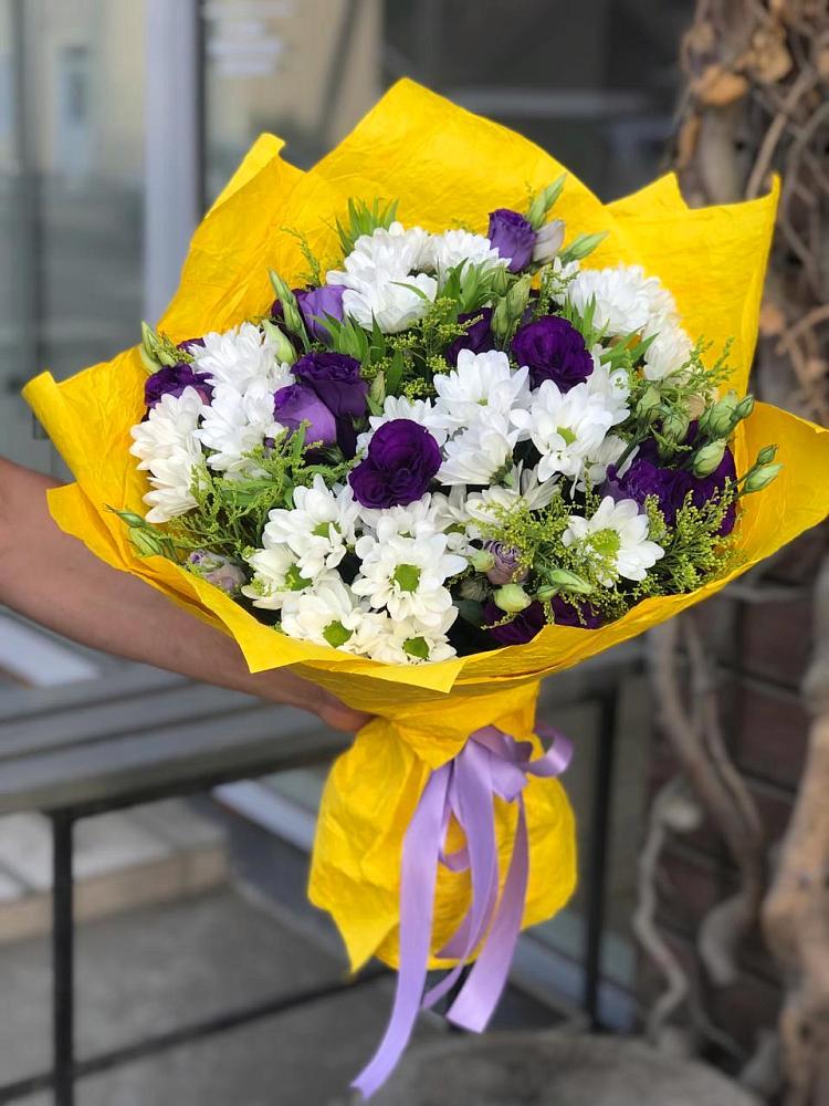 Букет цветов из: Ирисы, Хризантемы и Ромашки в Новоспасском