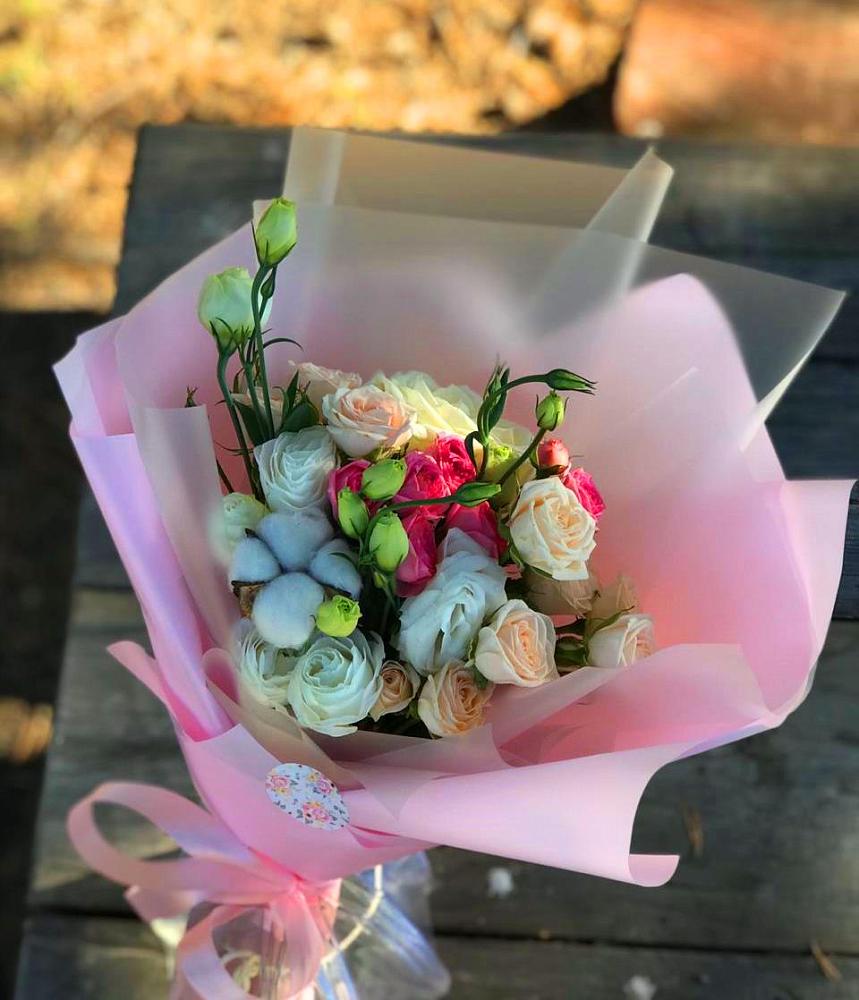 Букет цветов из: Розы и Лизиантусы в Новоспасском