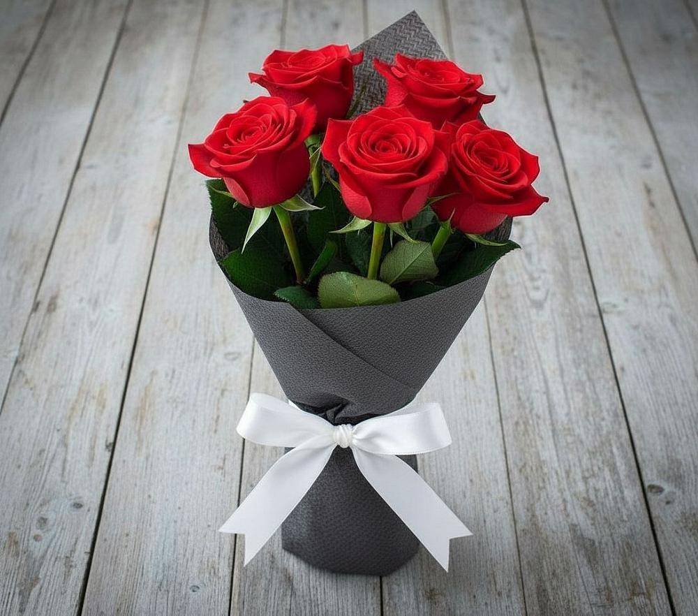 Букет 5 Красных роз Эдлесс Лав в Новоспасском