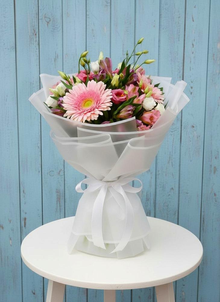 Букет цветов из: Герберы, Альстромерии и Лизиантусы в Новоспасском