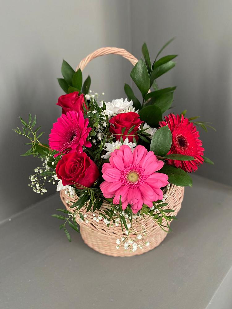 Цветочная композиция из Розы, Хризантемы и Герберы в корзине в Новоспасском