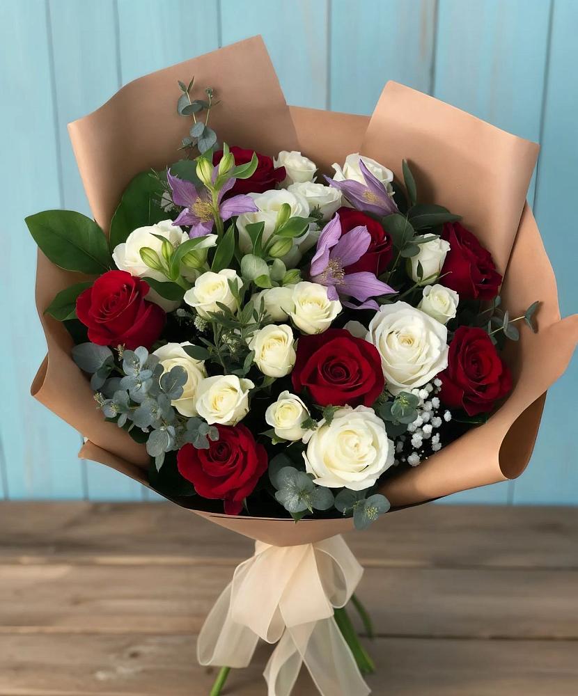 Букет цветов из: Розы и Альстромерии в Новоспасском