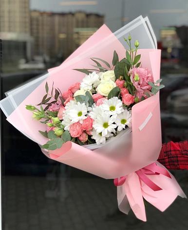 Букет цветов из: Розы, Лизиантусы и Хризантемы в Новоспасском